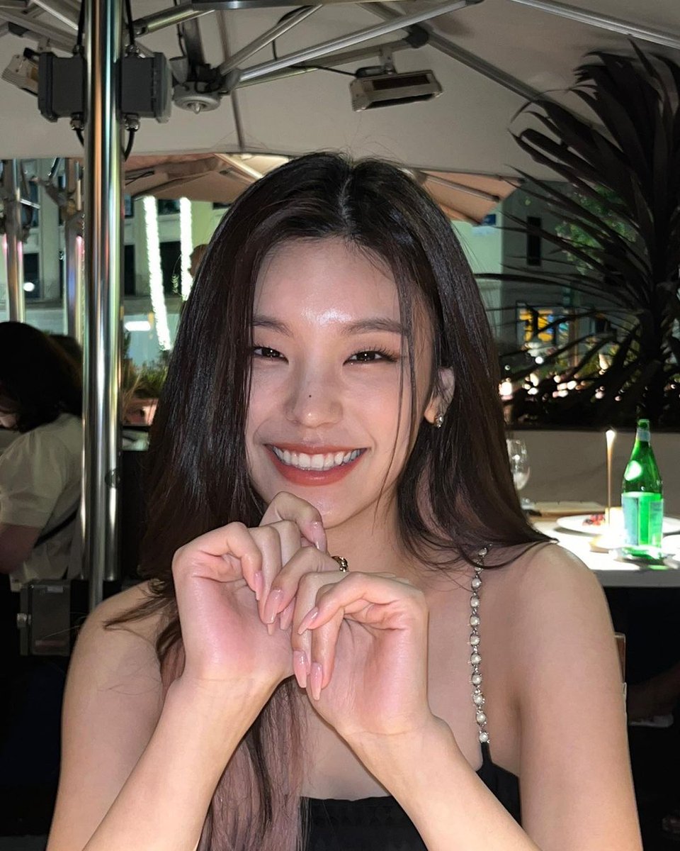 chào mọi người nhé , chúc mọi người vui vẻ .