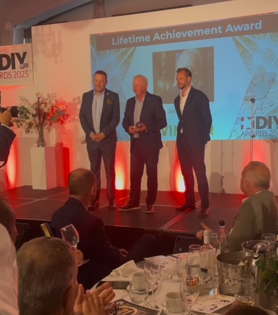 On Friday 23rd May, the Bira Direct team attended the DIY Week Awards in London, the prestigious annual awards for the DIY Industry. Our CCO, Jeff Moody was recognised by the organisers with the honour of the ‘Lifetime Achievement’ Award. bit.ly/Bira-wins-at-m…