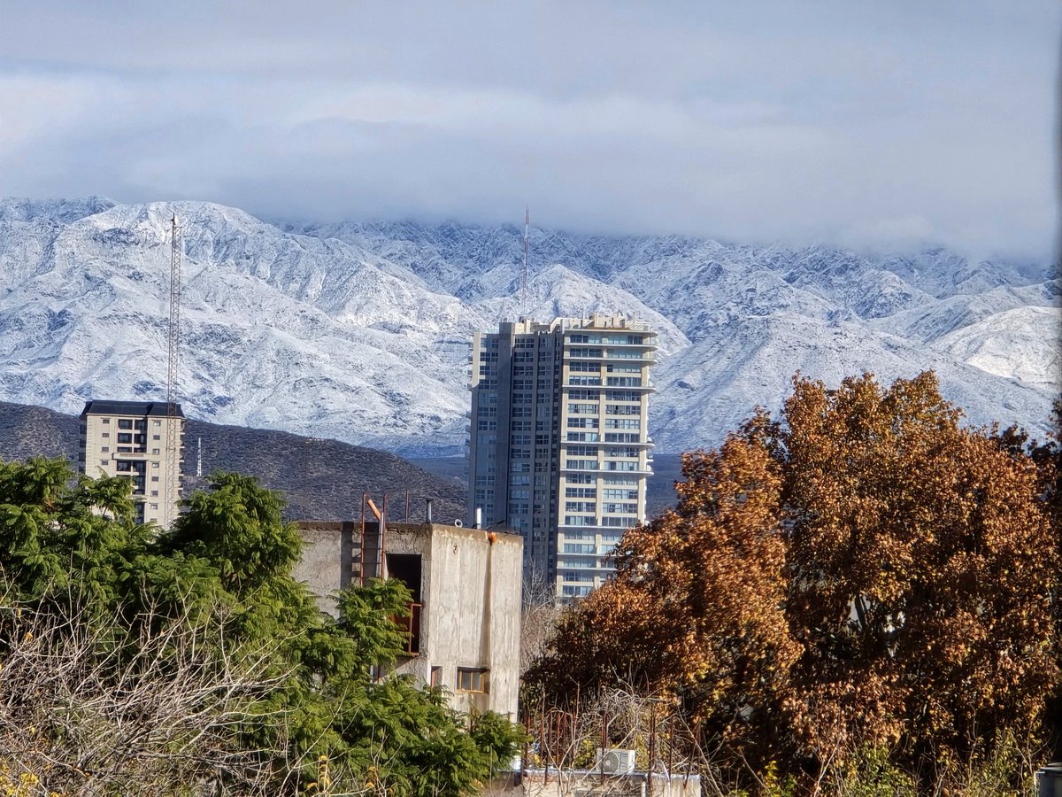 sofivega__'s tweet photo. Podrán despertarse un martes cualquiera y tener estas vistas? Sos increiblemente hermosa, Mendoza ❄️🤍🏔 https://t.co/d3QjSIL7ef