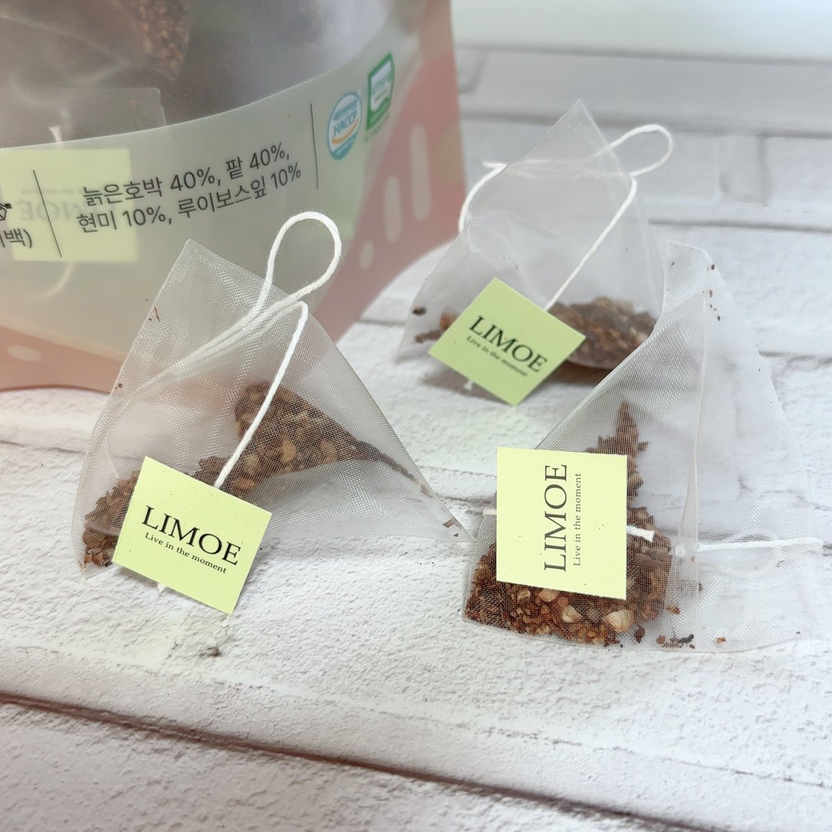 midorico78cosme's tweet photo. #PR #limoe
𓂃 ✍︎ LIMOE / Life with Tea
めぐりをサポートするオーガニックティー🫖100%自然原料で、農薬や化学肥料を使用していない韓国有機農食品認証📃
日本人にも親しみのある香ばしくてクセのない、飽きない味が特徴で、冷やしても熱くても美味しい~🫖🌟
冷たい水ペットボトルに入れておくだけでも出来るから仕事にも持って行けるよ!
#リモエ #オーガニックティー #インナービューティー