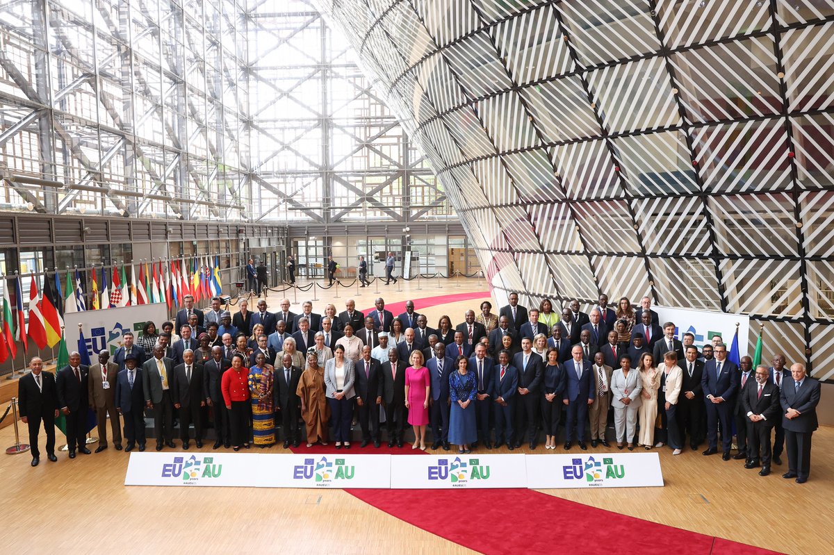 Photo de famille des officiels africains et européens à l’occasion de la conférence ministérielle organisée à Bruxelles entre l’Union africaine et l’Union européenne le 21 mai 2025.

<a href="/_AfricanUnion/">African Union</a> 

#AUEU25