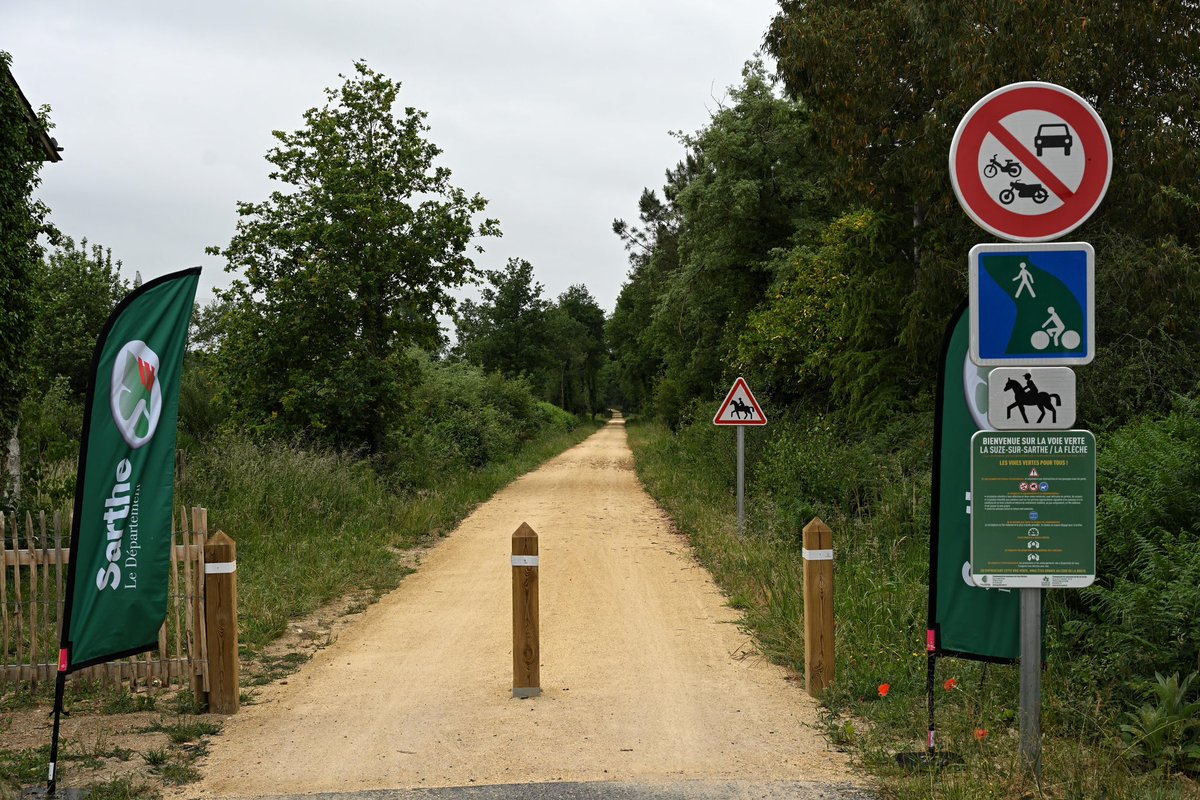 ✅ Si un premier tronçon de 13 km était déjà accessible depuis fin 2024, aujourd'hui, 27 km de voie verte, sur les 29 km prévus, relient les deux communes. Cette voie verte sera en gestion par les Communautés de communes du Val de Sarthe et du Pays Fléchois.