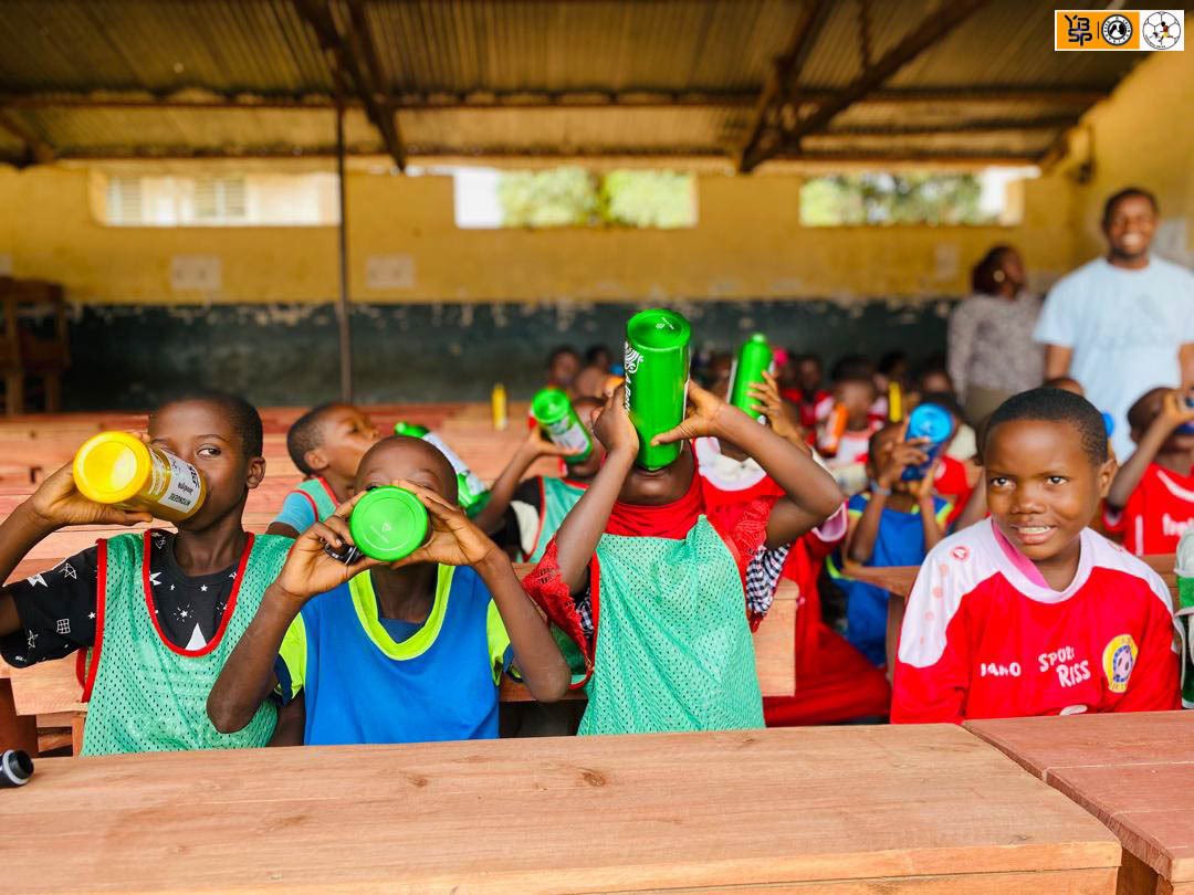 ybspburundi's tweet photo. Reusable steel bottles in hand, our #EducationPourTous beneficiaries are staying hydrated, healthy after every activity. Water fuels focus, energy and growing minds one sip at a time. Together, we’re nurturing a health. #Hydration #StellBottle #Stayhydrate #YBSP #footballhelps https://t.co/e1a4FrKirl