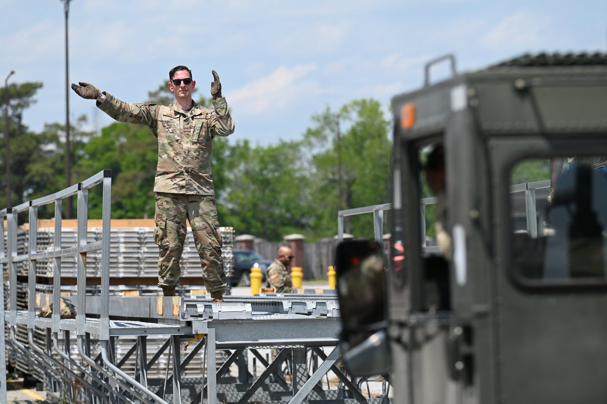 445AW's tweet image. Some of the Airmen of the 87th Aerial Port Squadron have more in common than only being part of the same unit. Click the link to get to know these Port Dawgs ➡️ bit.ly/4kD9z4L