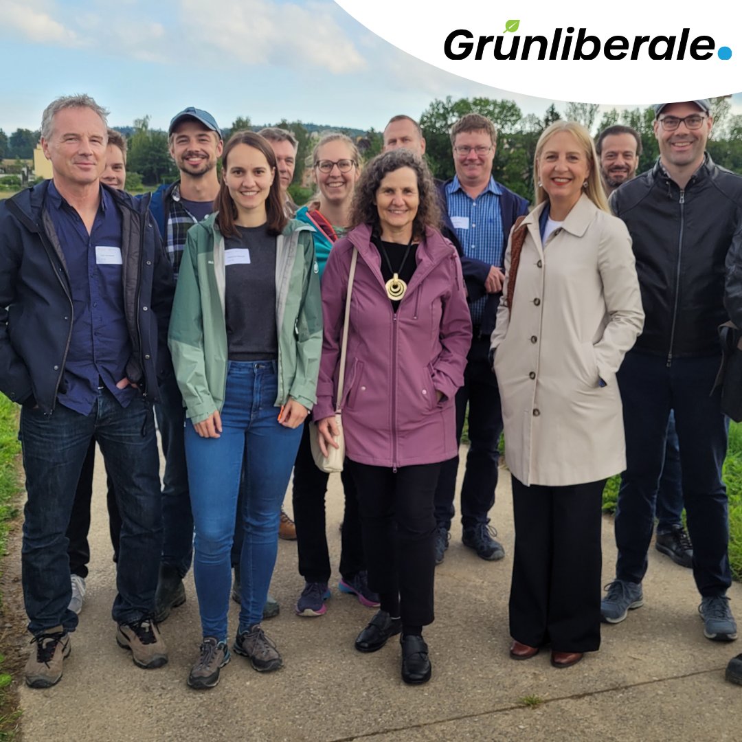 grunliberale's tweet image. GLP-Vertreter:innen haben das Landwirtschafts-Kompetenzzentrum #Agroscope in Reckenholz besucht, um sich über die Chancen der grünen #Gentechnologie informieren zu lassen: weniger #Pestizide, klimatolerantere #Pflanzen. Die #Technologie ebnet neue Wege für eine zukunftsfähige