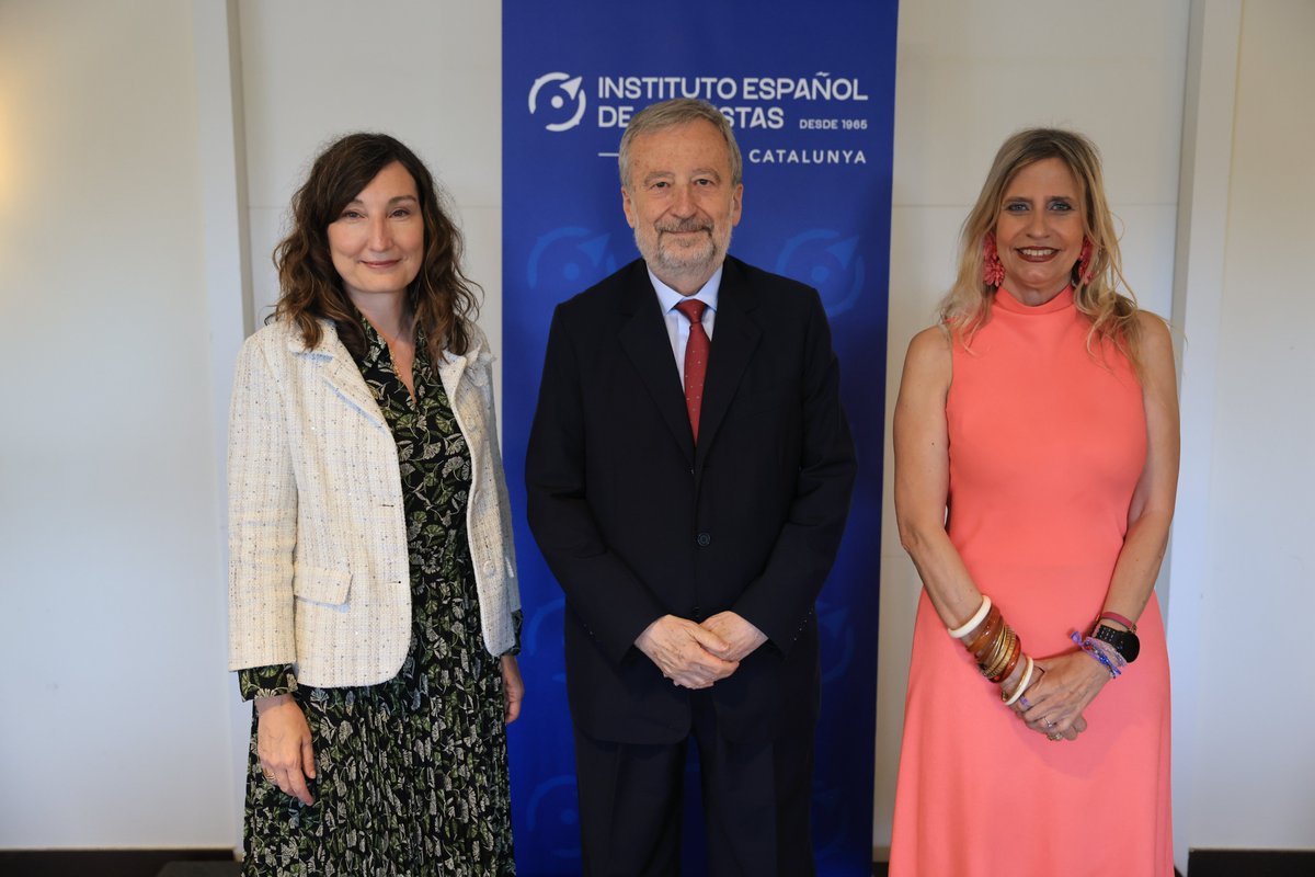 CaixaBank (@caixabank_cat) on Twitter photo 📍El nostre president, Tomás Muniesa, rep la Insígnia d'Or de la delegació a Catalunya de l’<a href="/InstAnalistas/">Instituto Español de Analistas</a>, en reconeixement a la seva extensa i destacada trajectòria en l’àmbit financer i assegurador. 👇 📍El nostre president, Tomás Muniesa, rep la Insígnia d'Or de la delegació a Catalunya de l’<a href="/InstAnalistas/">Instituto Español de Analistas</a>, en reconeixement a la seva extensa i destacada trajectòria en l’àmbit financer i assegurador. 👇