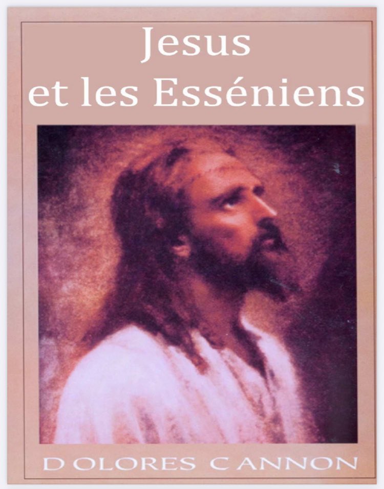 Cameron20370744's tweet photo. "#Jesus et les #Esseniens" de #DoloresCannon est un des livres les plus passionnants que j'ai lu.  C'est un concentré de revelations. Je vous partage ci joint le lien pdf que j'ai découvert ce matin.  

Par l'hypnose régressive dans les vies antérieures, normalement dans un but thérapeutique, pendant 40ans.  
Dolores Cannon s'est retrouvée parfois dans des cas de patients avec des capacités de "régression " exceptionnelles. Si la plupart des incarnations étaient  basiques, reflétant la vie, voire survie de nos ancêtres en milieu rural notamment.  

Elle s'est retrouvée aussi parfois dans des circonstances historiques. Comme ce fut le cas avec cette patiente, qui dans une incarnation lointaine était enseignant Essénien à Qumran. Du temps où Yeshua y fut élève plusieurs années dans son enfance.  

Elle a ensuite approfondi et multiplié ces échanges et en a fait un livre qui donne à la fois des détails spécifiques sur la communauté Essenienne et sur la vie de #Yeshua .  

Les informations sont extrêmement variées et extraordinaires.  Elles donnent une vision des Esseniens qui n'a rien à voir avec ce que l'on entend d'eux.  Et cela explique aussi en partie les valeurs et pouvoirs prêtés à Yeshua et à son cousin Jean le Baptiste qui y fut éduqué aussi.  

On y découvre une communauté certes frugale, austère, spirituelle, mais surtout porté sur la préservation et le développement de la connaissance et des technologies puissantes, certaines inconnues de nous aujourd'hui, héritées de leurs ancêtres mythiques les Kaloos.  Notamment des connaissances astronomiques, des outils énergétiques puissants basés sur des grands cristaux. 

Une communauté aussi aux mœurs bien plus tolérantes qu'on pourrait le croire, égalitaires entre hommes et femmes, qui pouvaient être enseignantes.  

Des concepts ouverts y compris sur les relations hors mariage.  Des bains publics mixtes et naturistes.  Pas d'argent ni propriété privée. 
Une bibliothèque extrêmement riche d'ouvrages dans la plupart des langues de l'époque.  

Un apprentissage de la méditation, de l'ancrage et des manipulations énergétiques des 3ans.  Un développement des capacités extra sensorielles, médiumniques également des l 'enfance.  

 beaucoup d'autres informations vont donc bien au-delà de ce à quoi on s'attendait.  
Et semblent nous amener vers une sorte d' école de Mystère de la Tradition Primordiale d'héritage atlante et sa communauté, en effet complètement différente du reste de la population locale.  

Qumran a été détruit par les Romains. Les Esseniens paraît-il avait une force intérieure exceptionnelle. Sous la torture ils restaient  impassibles.  Et ils ont préféré détruire ou cacher leurs technologies et connaissances plutôt que de les transmettre. 

Celles des Kaloos cependant avaient été disséminées aussi dans d'autres centres secrets.  
Probablement jusqu'à notre époque.  
Comme disaient Thoth, elles réapparaîtront quand l'humanité sera prête.  

Les révélations de Dolores Cannon nous amènent aussi sur une voie inédite: celle de  LA VOIE justement.  

Celle qui aurait été le chemin pris réellement  par les premières communautés de "la Voie", formées en Gaule, en GB autour du centre de Glastonbury et en Espagne, seulement quelques années après la crucifixion.  

Après ces détails, chacun pourra méditer  pourquoi  on entend  jamais parler de son livre, ni de celui à propos duquel elle fit spécialement un ajout en 2001.  Jamais traduit en français. Voir kindle.   

LE DRAME DES DISCIPLES PERDUS par " George F. Jowett 1993"

"Ce livre est très renommé comme étant l'histoire la plus complète que j'ai pu lire. 
Tandis que les autres  laissaient entendre que toute l'histoire de Joseph d'Arimathie en Angleterre pouvait être un mythe ou une légende, ce livre cite d'anciens documents historiques datant de l'époque romaine voire antérieure. Ses sources ne peuvent être contestées."

Dans le fil, quelques compléments sur la vie à Qumran.  

#histoire #history #revelations