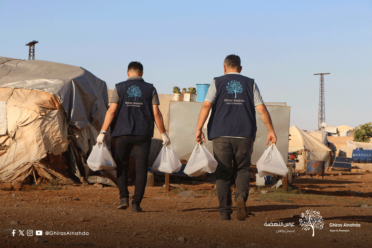 شهور من الحرمان، بتمحيها لحظة إحسان منك 🌿
أهلنا في مخيمات الشمال السوري وأرياف دمشق المدمرة، بانتظار أضحيتك! 
 
تبرّع لحملة #أضحى_وفرحة، وخلي عيدهم يبدأ من عندك: 
ghirasalnahda.com/adhafarha13

 #Ghiras_alnahda #غراس_النهضة #GHIRASALNAHDAUSNFP
