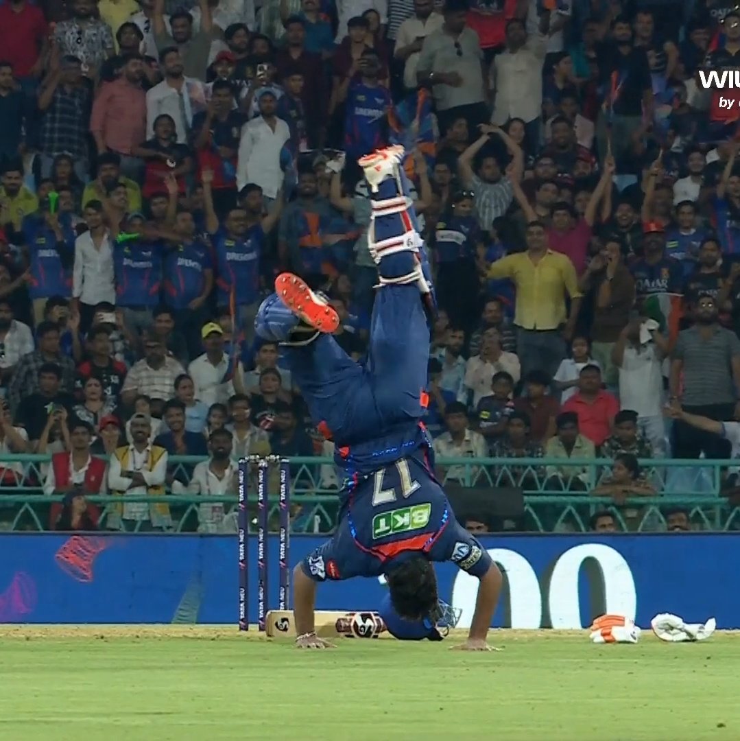 internetumpire's tweet photo. Both RCB bowlers and Rishabh Pant playing like their true self tonight. https://t.co/JAqfjFMbY9