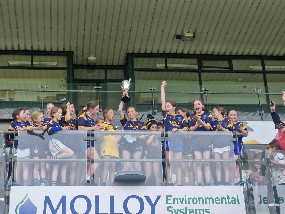 clonmacnoisns's tweet image. Our camogie team have made history! 
Our first ever Clonmacnois NS camogie team have won their Cumann na mBunscol final! After extra time the girls came out 5 points on top after an epic battle. We're so proud of these fantastic ladies who have represented our school so well.🔵🟡