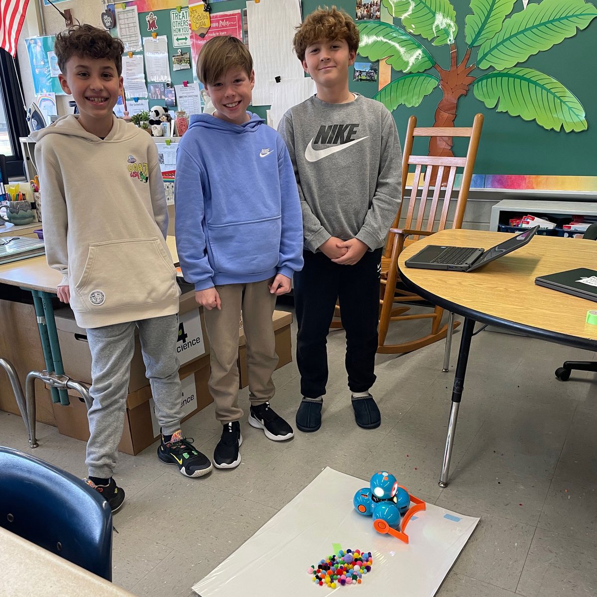 LUFSD_Libraries's tweet image. To celebrate Earth Day, 5th graders used Dash Robots and block coding to tackle a STEAM litter cleanup challenge—no hands allowed! #LUFSD #LindyPride @LindenhurstUFSD