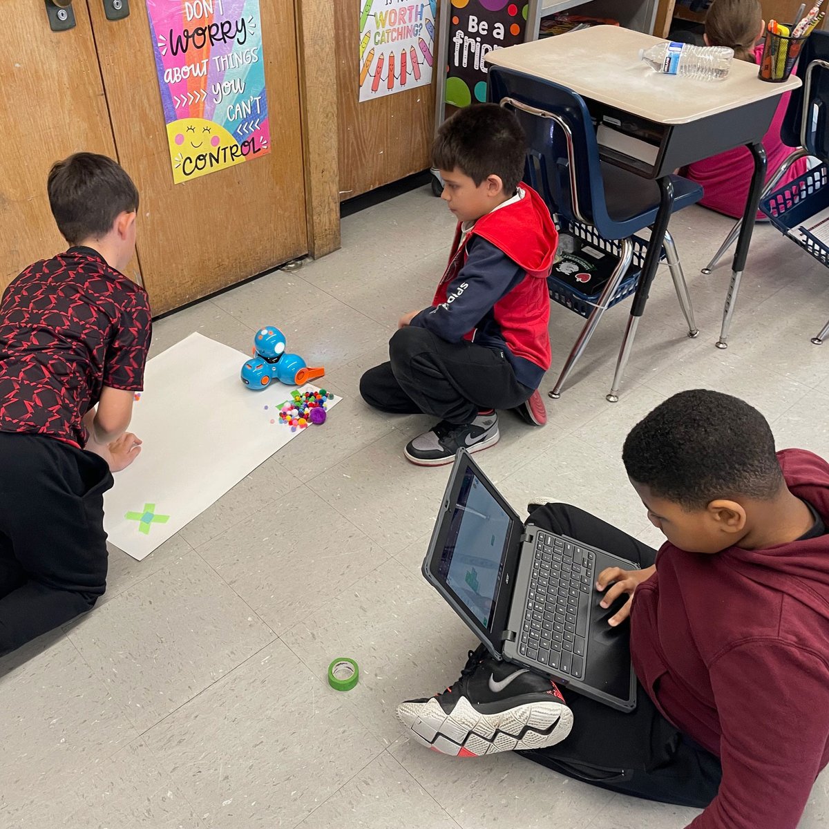 LUFSD_Libraries's tweet image. To celebrate Earth Day, 5th graders used Dash Robots and block coding to tackle a STEAM litter cleanup challenge—no hands allowed! #LUFSD #LindyPride @LindenhurstUFSD