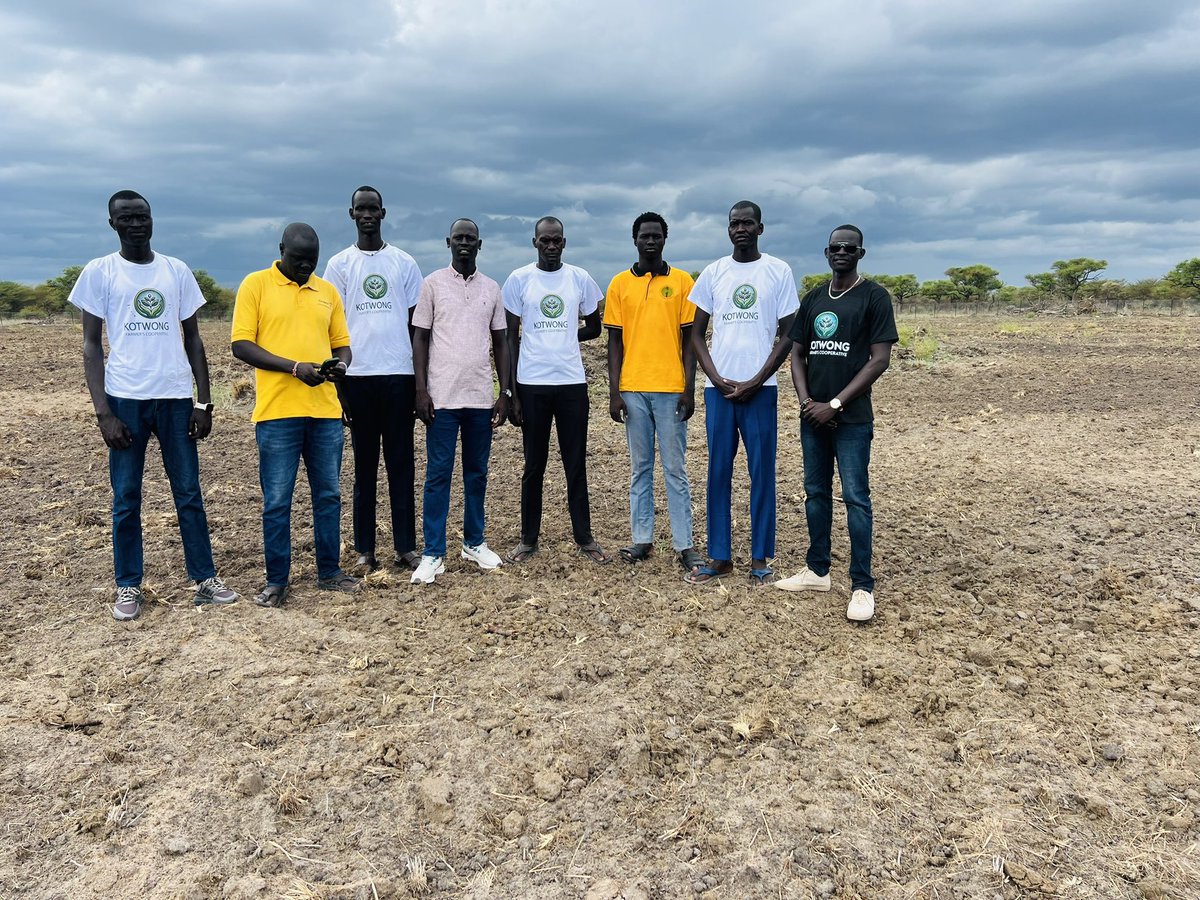 AgutoPeter9599's tweet photo. Today, Together we my team, we had a courtesy visit to the farm side, looking at the progress and the step forward that the farm is taking, however we were privileged to have a discussion with CHISS team Country Director @Deng Garang Kuei on the areas of collaboration https://t.co/vHb5lf7aXl