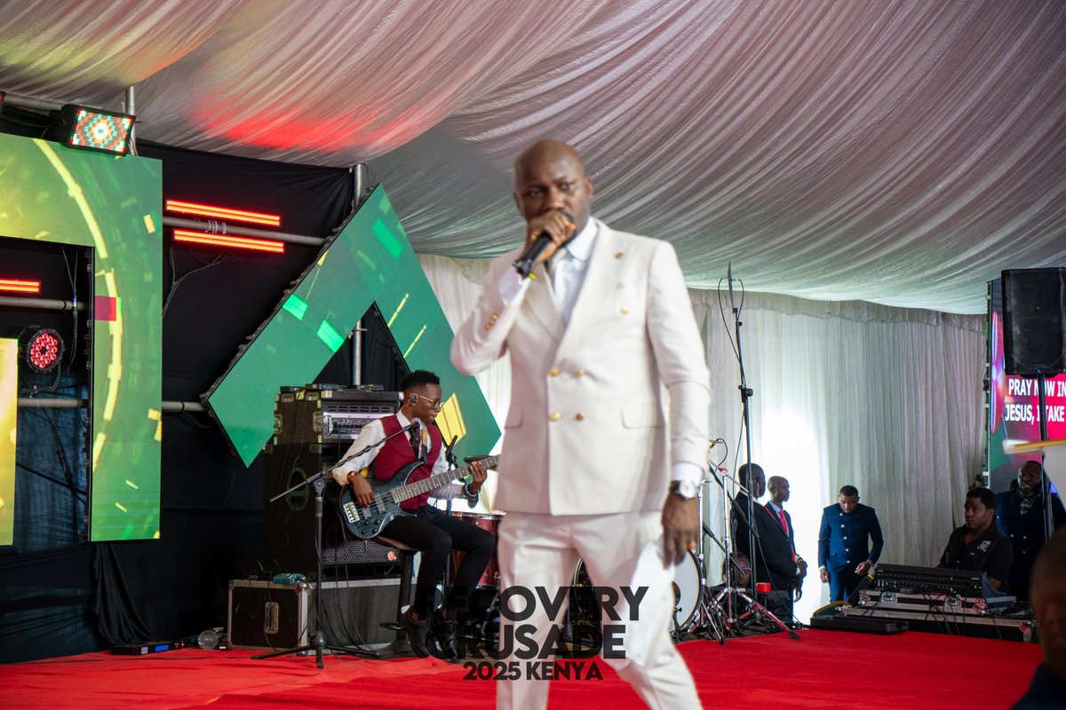 Testimony__TV's tweet photo. We don't walk after the flesh , but the weapons of our warfare are mighty through God to that casting down of imagination and pulling down of strongholds
~Apostle Johnson Suleman

#celebrationtv #testimonytv #apostlejohnsonsuleman #TRA #recovery2025 https://t.co/ps8wzhoHGF