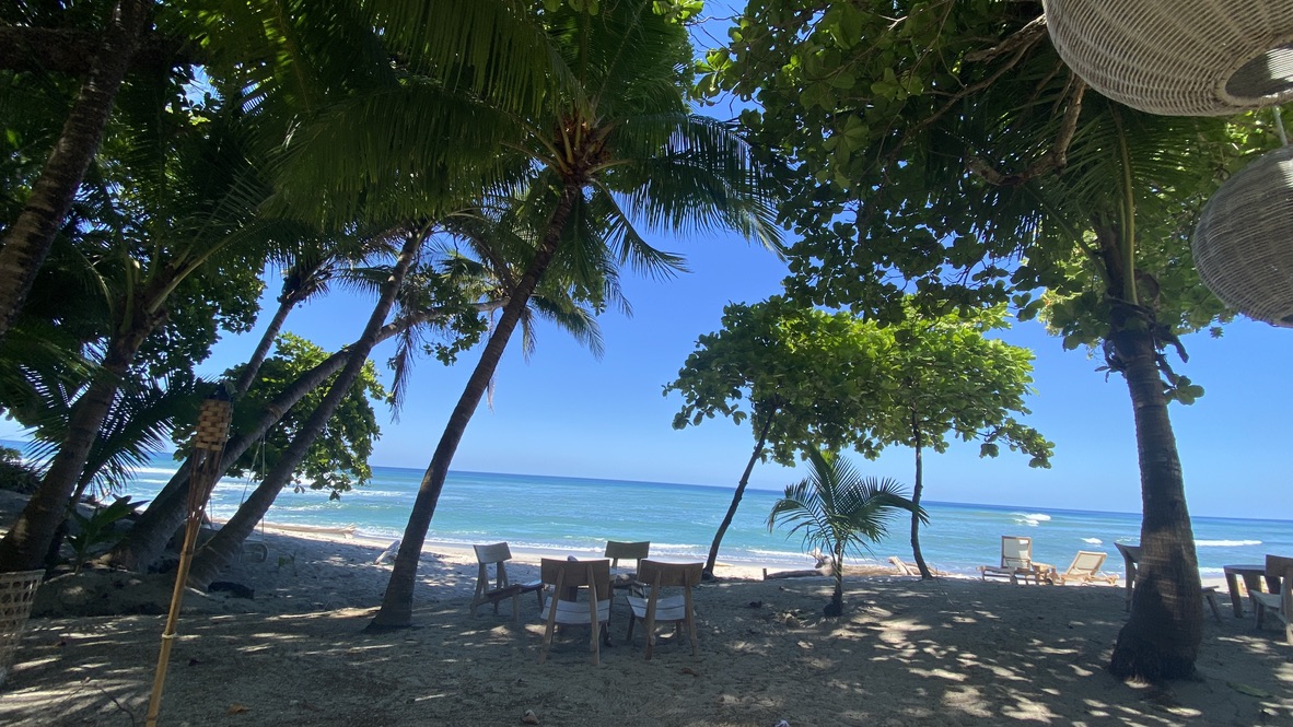 Last week, I caught wind of an entrepreneur who’s working on a new strategy — “just setting AI aside for now.”

Maybe I misheard. Maybe it was taken out of context.

But if anyone out there is seriously building strategy in 2025 without factoring in AI… I’m thinking: wow!?