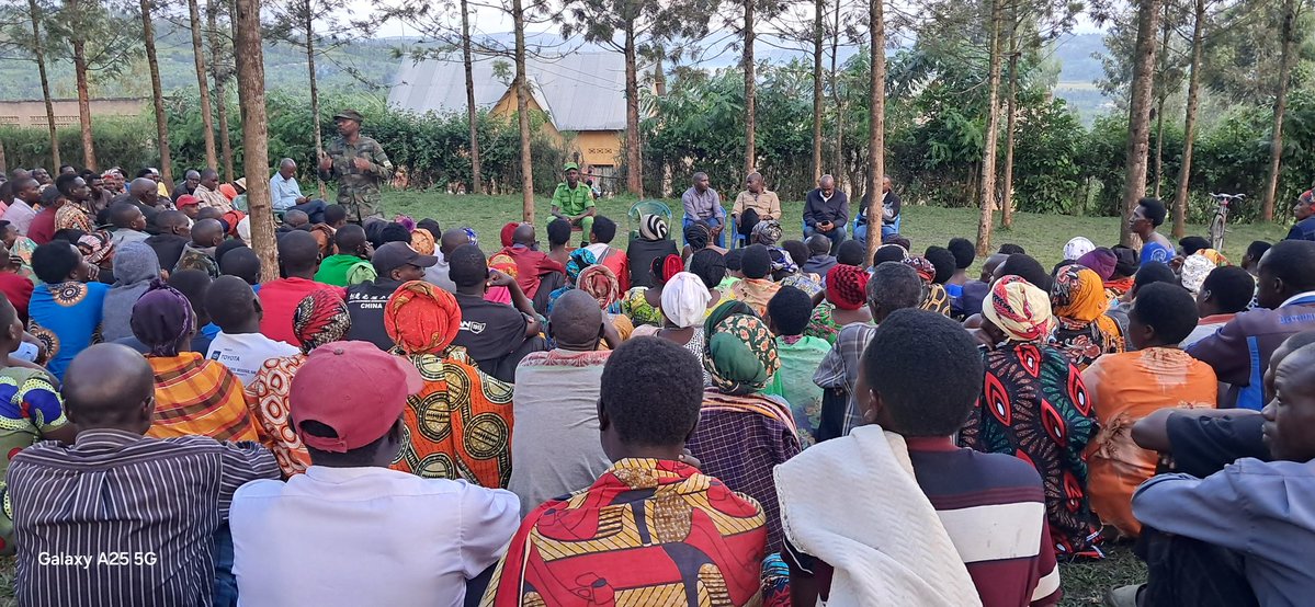 Rwimbogo Sector (@rwimbogo_secto) on Twitter photo Kuri uyu wa Kabiri, Umuyobozi w'Akarere ka <a href="/GatsiboDistrict/">Gatsibo District</a> Bwana <a href="/richardgasana/">GASANA Richard</a> ari kumwe n'inzego zishinzwe Umutekano bifatanyije n'abaturage b'Akagari ka Nyamatete murenge wa <a href="/rwimbogo_secto/">Rwimbogo Sector</a> mu nteko y'abaturage. <a href="/GatsiboDistrict/">Gatsibo District</a> <a href="/RwandaLocalGov/">Ministry of Local Government | Rwanda</a> <a href="/RwandaEast/">๐๐๐ฌ๐ญ๐๐ซ๐ง ๐๐ซ๐จ๐ฏ๐ข๐ง๐๐ | ๐๐ฐ๐๐ง๐๐</a> Kuri uyu wa Kabiri, Umuyobozi w'Akarere ka <a href="/GatsiboDistrict/">Gatsibo District</a> Bwana <a href="/richardgasana/">GASANA Richard</a> ari kumwe n'inzego zishinzwe Umutekano bifatanyije n'abaturage b'Akagari ka Nyamatete murenge wa <a href="/rwimbogo_secto/">Rwimbogo Sector</a> mu nteko y'abaturage. <a href="/GatsiboDistrict/">Gatsibo District</a> <a href="/RwandaLocalGov/">Ministry of Local Government | Rwanda</a> <a href="/RwandaEast/">๐๐๐ฌ๐ญ๐๐ซ๐ง ๐๐ซ๐จ๐ฏ๐ข๐ง๐๐ | ๐๐ฐ๐๐ง๐๐</a>