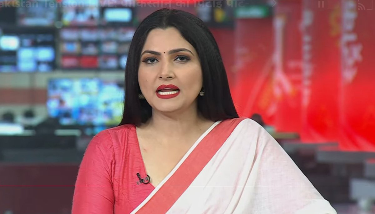 "You can't make a difference until you dare to be different."
The charming <a href="/chitraaum/">Chitra Tripathi</a> shows her love for the six yards, drapes beautiful saree for her prime time show
#sareelove #sareesonair #sareestowork #sareeanchor #sareeswag #sareepact 

#ChitraTripathiOnABP <a href="/ABPNews/">ABP News</a> #जनहित