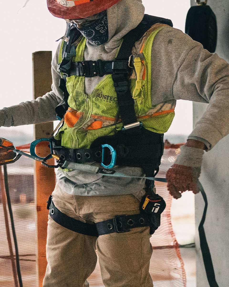FallTechSafety's tweet image. Great gear isn’t made in a vacuum. Our premium harnesses’ Comfort Legs straps were designed in close collaboration with workers in the field to deliver a pinch-free fit and unmatched mobility. Because real-world input leads to real-world performance.
#FallTech #FallProtection