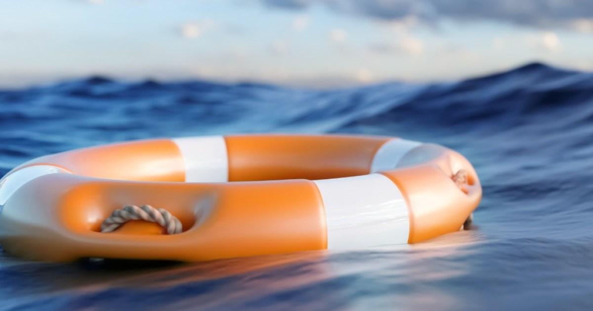 Guyana Defence Force rescued four fishermen after their vessel Sea Knight sank near the Pomeroon River. loopnews.com/content/guyana…