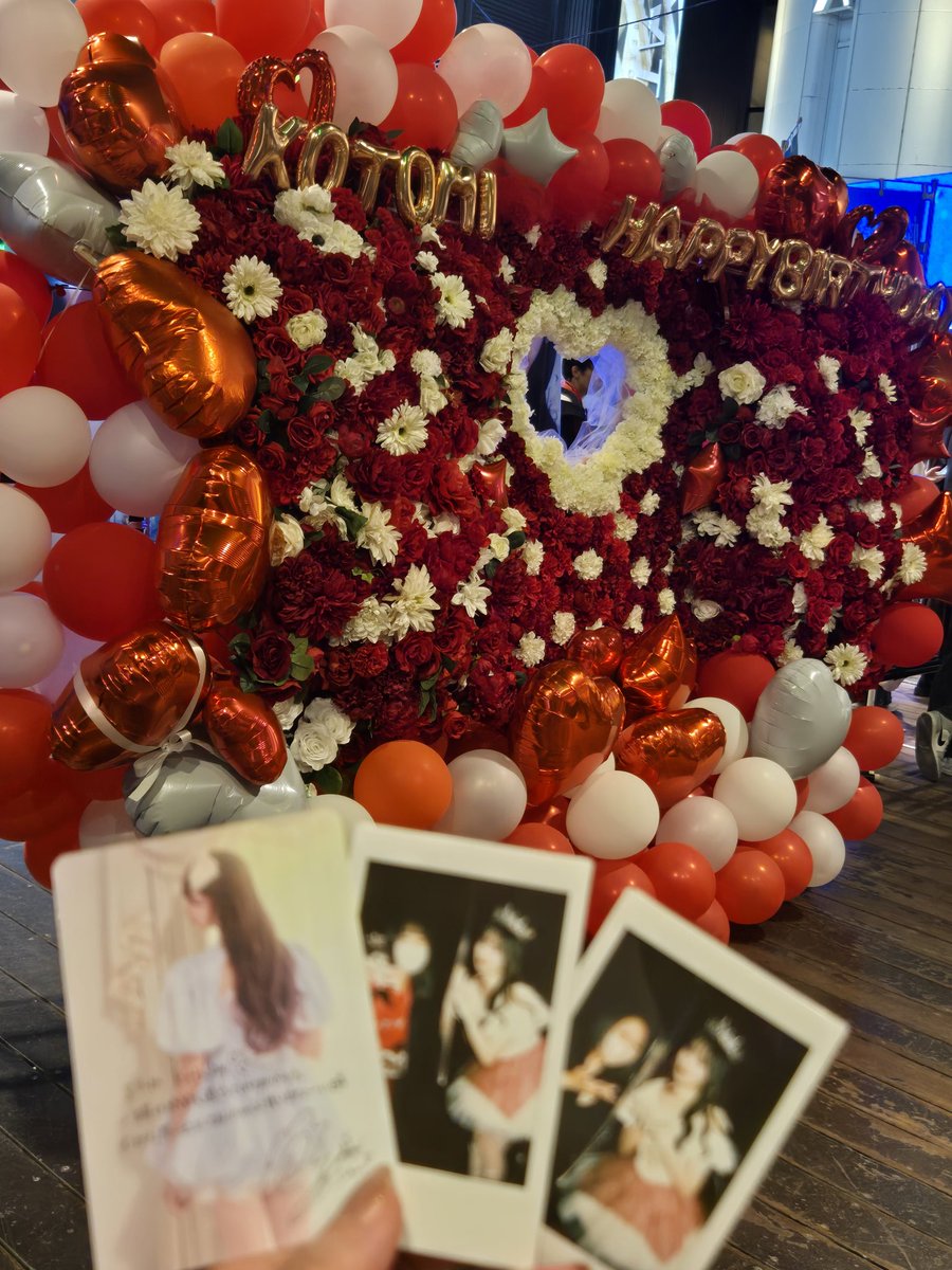 daidai_77's tweet photo. 琴未ちゃん生誕祭最高だったよ♥
真っ赤な会場にとーっても可愛いプリンセス琴未もバレリーナもステキだった🩰
幸せな涙も…
忙しい中たくさん考えてくれた最高の生誕祭に親子で参加できて嬉しかったよ。 https://t.co/zdj3M8CFpE