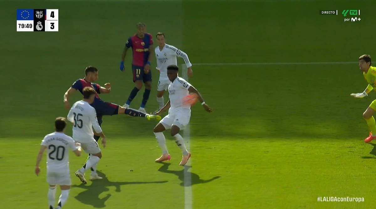 BarcaFRNews's tweet image. 🖥️❌ Le Barça est le club qui a été le plus pénalisé par les erreurs de l’arbitrage vidéo et du hors-jeu semi-automatique cette saison !

Un total de 13 erreurs du VAR et 2 du SAOT.

@ArchivoVAR