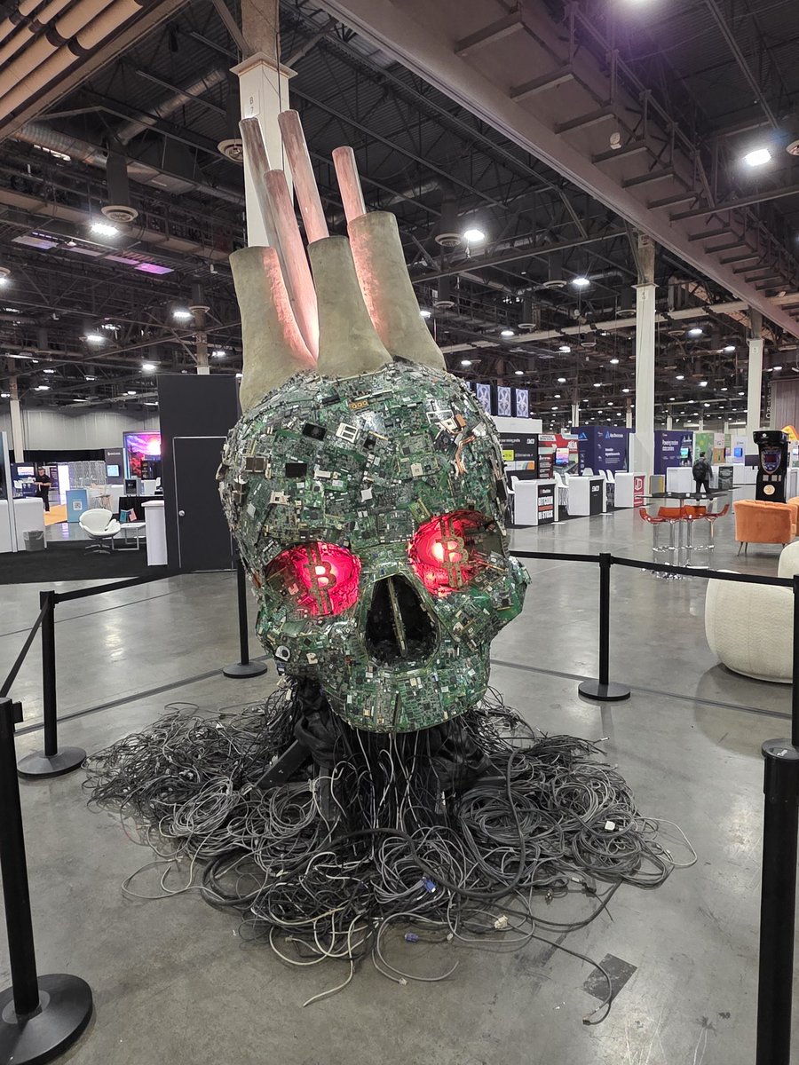 StoneBurstNet's tweet photo. Gm to everyone who reads this! ☀️ 1 hour to go! Viva Las Vegas! See you all soon! 🎰🫡🪂 https://t.co/HP9oNHOsiX