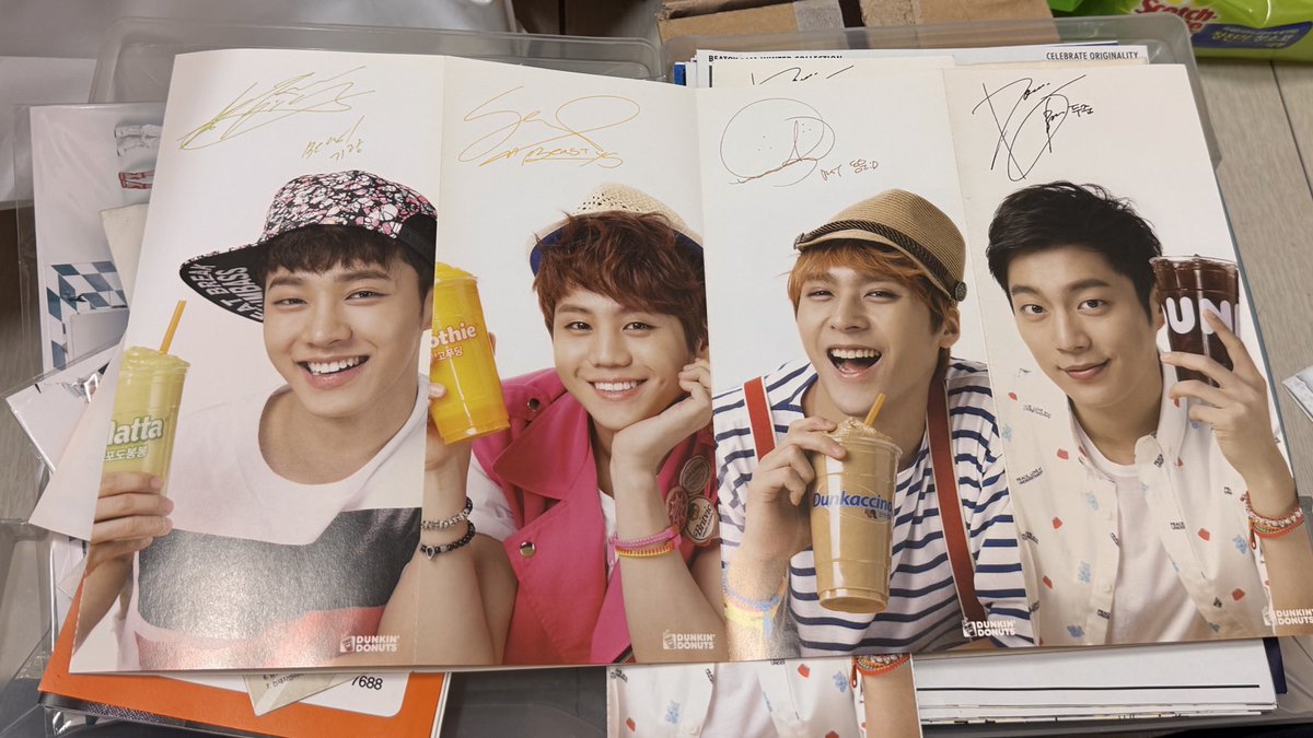 BeeeetsDJ's tweet photo. 우리집 비스트의 역사가 끝도 없이 나와요… https://t.co/Od4EP5ksyi