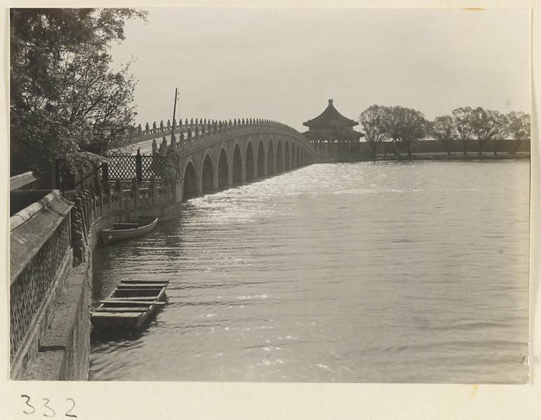 Kunming Lake, Shiqikong Qiao, and Kuoru Pavilion at the Summer Palace, Beijing

Morrison, Hedda Collection
Hv09-119
hpcbristol.net/visual/Hv09-119

#Beijing #summerpalace #Bridge #Architecture #Pavilion #頤和園 #北京 #舊照 #historyinpictures #Chinesehistory