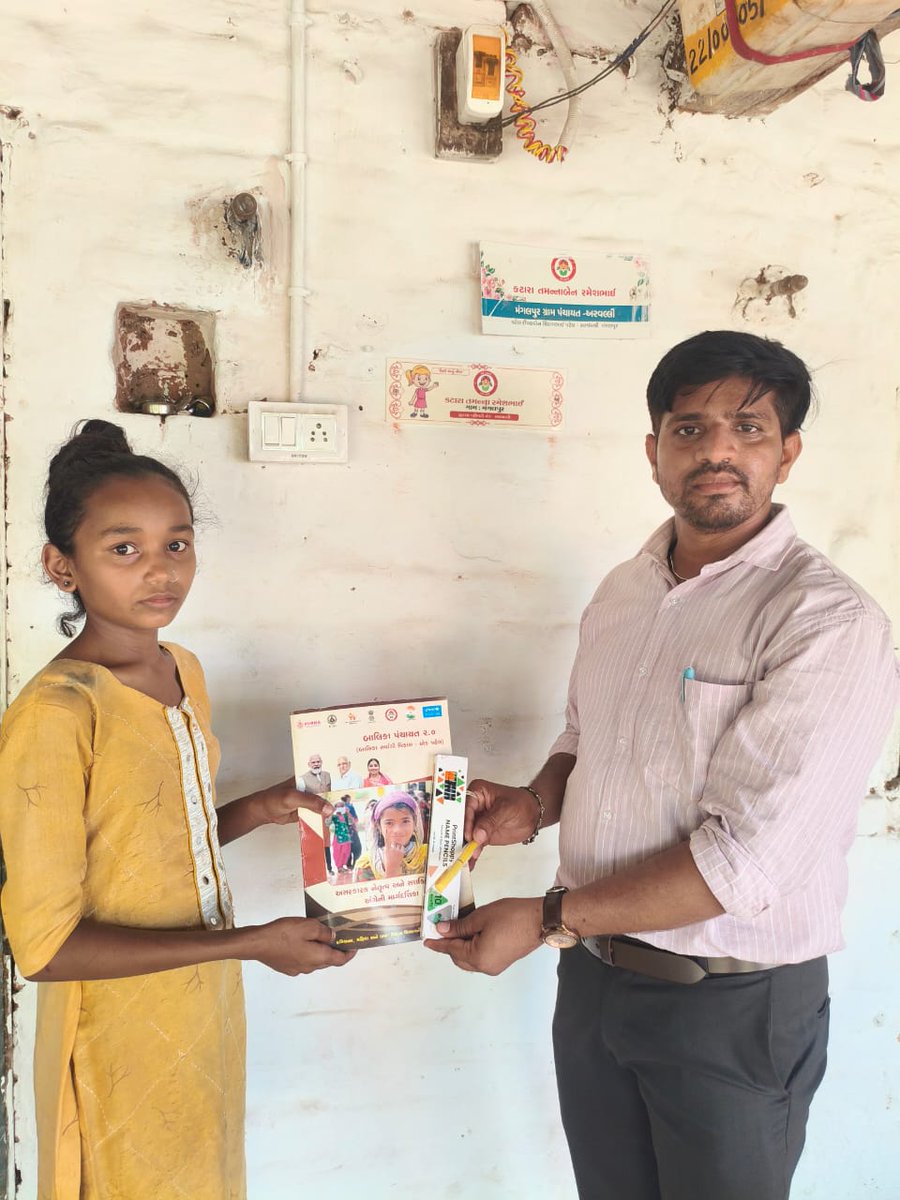 તા:- ૨૬/૦૫/૨૦૨૫ ના રોજ  ૧૦૦% સેચુરેશન કામગીરી અંતર્ગત માલપુર તાલુકાના મંગલપુર ગામમાં જઈને બાલિકા પંચાયતના ઉપસરપંચ અને સભ્ય સાથે મળીને ગામમાં રહેલ કિશોરીના ઘરે જઈને તેમના નામની નેમ પ્લેટ લગાવેલ છે.<a href="/WCDGujarat/">Women & Child Development, Govt of Gujarat</a> <a href="/BhanubenMLA/">Bhanuben Babariya</a> <a href="/CollectorArv/">Collector & District Magistrate, Arvalli</a> <a href="/DdoArvalli/">DDO Arvalli Modasa</a> <a href="/SP_Arvalli/">SP Arvalli</a> <a href="/TdoMalpur/">TALUKA PANCHAYAT MALPUR</a>