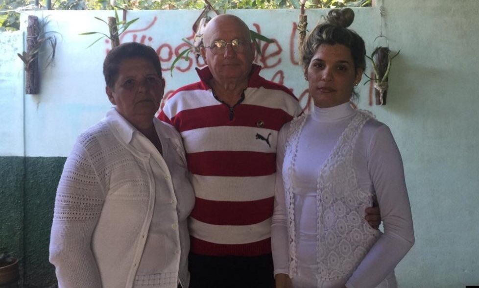 albertfonse11j's tweet image. “Félix Navarro: la dignidad que no se doblega”

Félix Navarro Rodríguez nació en Perico, Matanzas, y desde muy joven aprendió el valor del trabajo honesto y la palabra firme. Maestro, campesino y dirigente sindical, fue siempre un hombre de convicciones profundas que entendió que