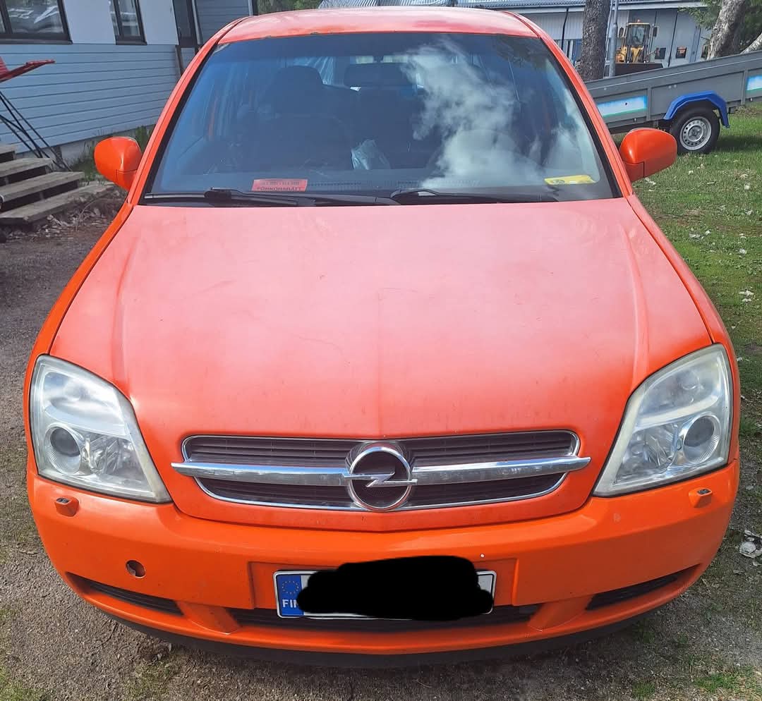 Semmoinen ilouutinen jäänyt tässä ilmoittamatta, että uskokaa tai älkää, "Oranssi Paholainen" sai taas katsastuksessa vuoden lisää ajoaikaa ja kuukauden päästä se täyttää 20 vuotta!

Ilman moitteita meni läpi että heilahti! Mitään ei ole isompaa tarvinnut autoon tehdä kuin huolto