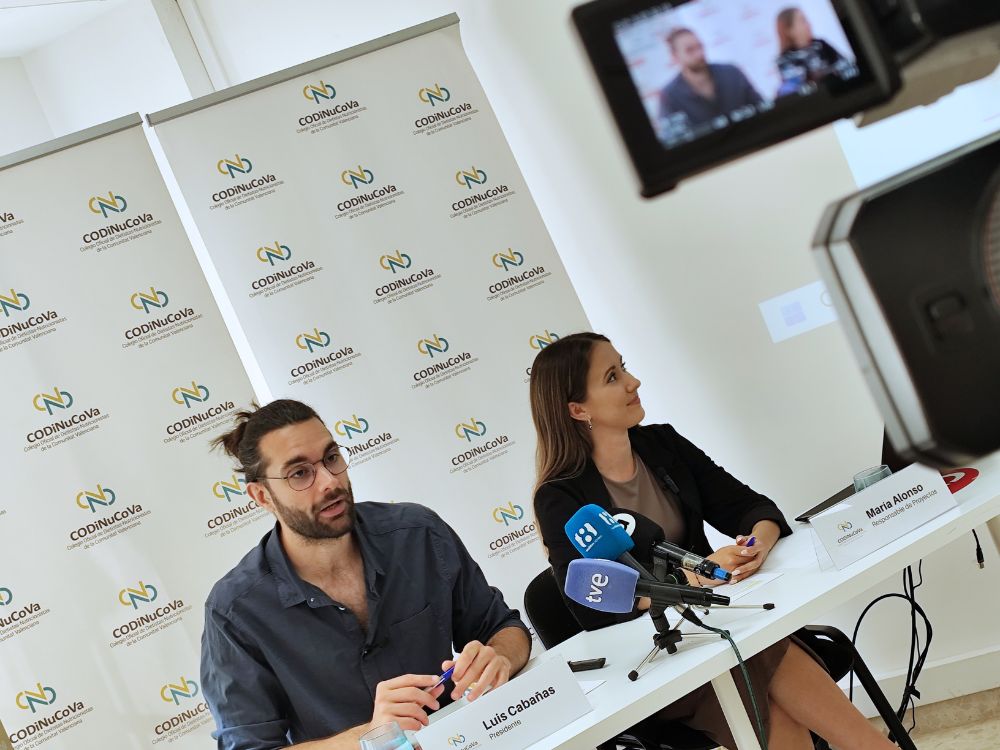 📢 Hoy hemos presentado a los medios de comunicación el 4ª Informe "¿Cómo comemos en Comunitat Valenciana? "

En conclusión, las modas de las dietas antiinflamatorias y plant based se cuelan en la alimentación de los valencianos 🌱

Noticia completa ⤵️⤵️

codinucova.es/las-modas-de-l…