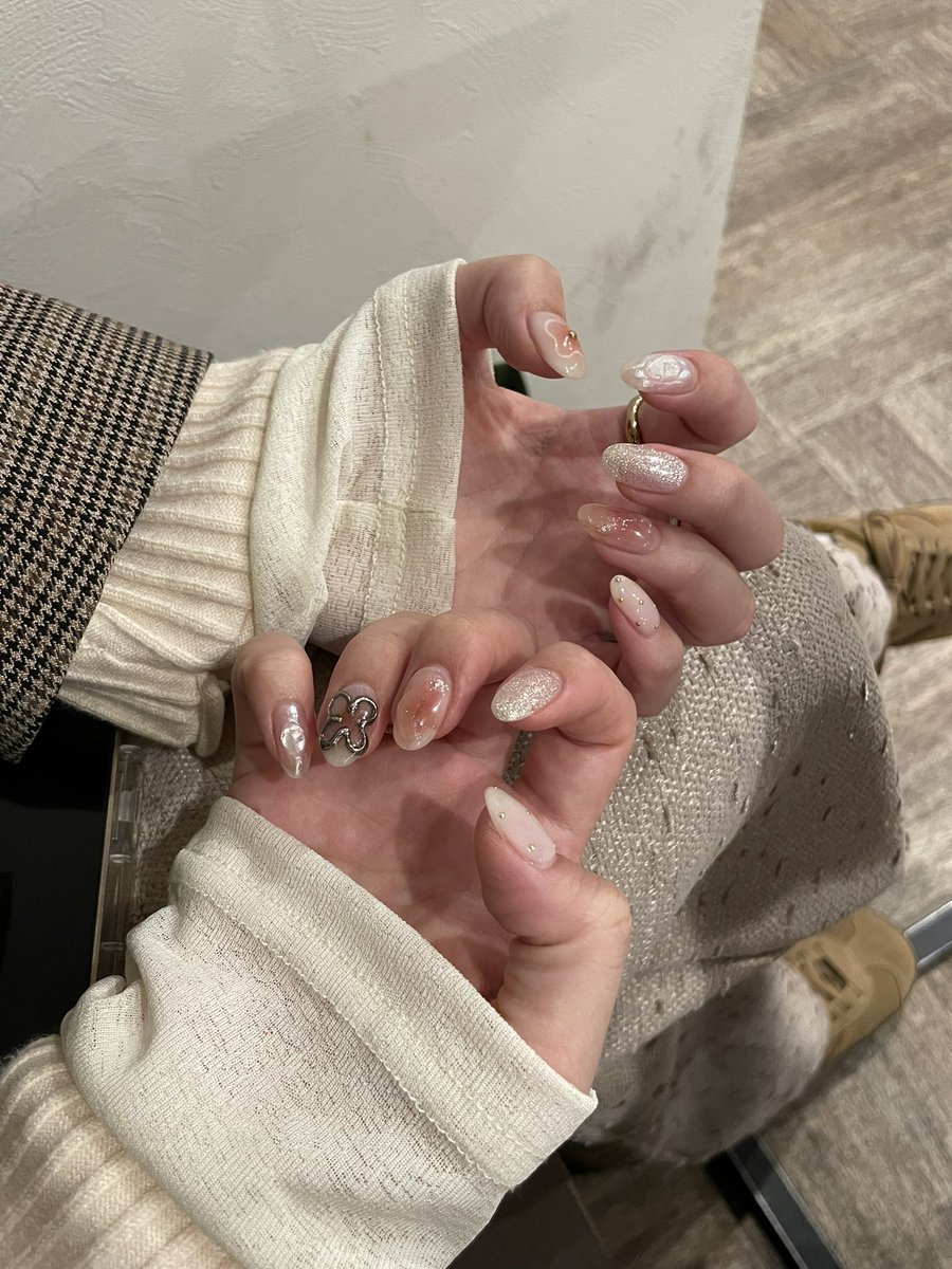 Lg01m's tweet photo. 次の仕事もネイルできる職にしたい、これからもアサイさんに会うため�� https://t.co/UWwQs0KRnk
