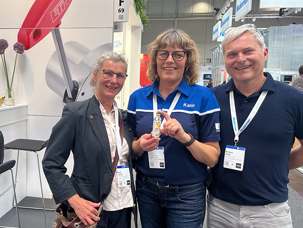 ETPTransmission's tweet photo. 🎉 Day 2 at #LIGNA2025 – JOIN OUR MINGLE IN HALL 15! 🎉
Smiles, tech talk, and great coffee at Stand F69.
Come see what ETP is all about – precision, innovation, and good vibes! 👋
#ETPatLIGNA #ClampingSolutions #HYDROGRIP #MadeInSweden https://t.co/ZOm4jkacHs