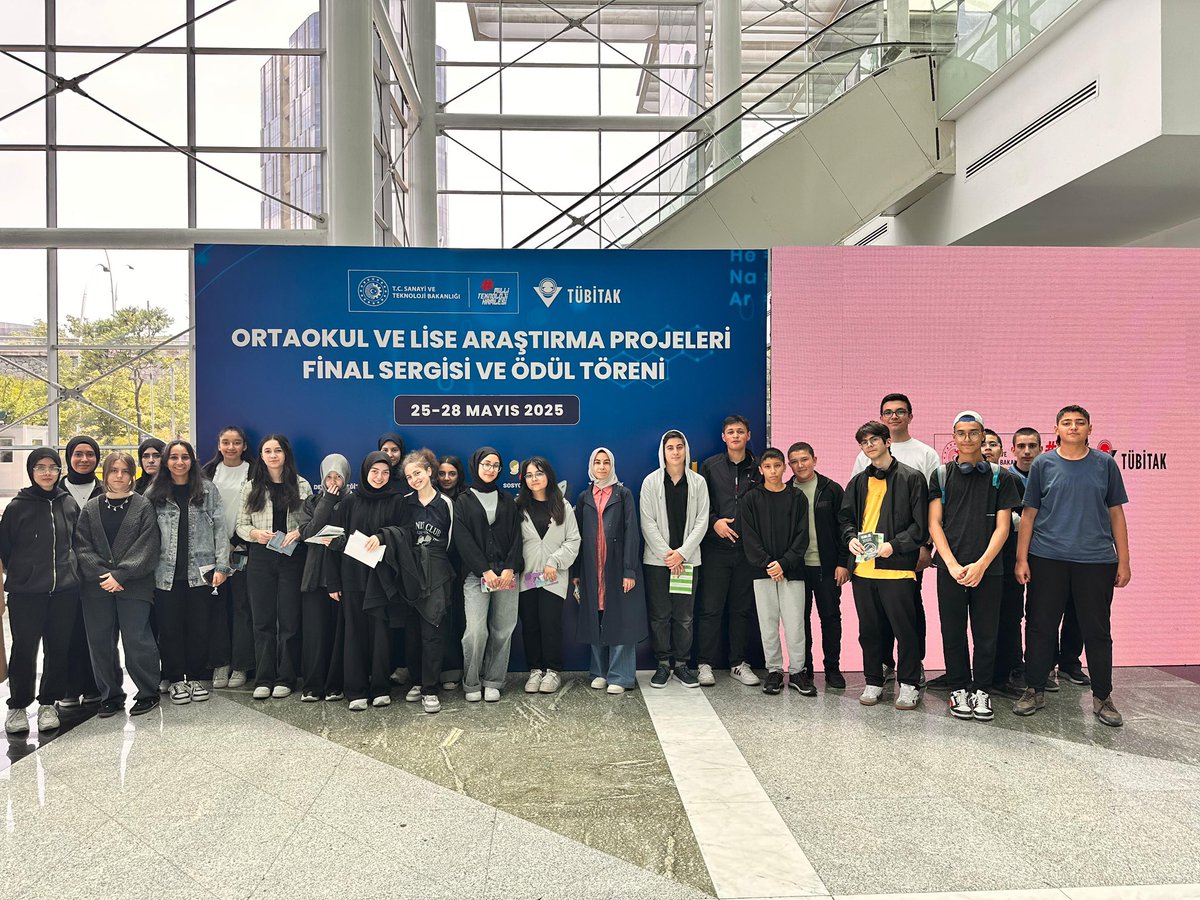 pursaklarfsb's tweet photo. TÜBİTAK 2204 Lise Öğrencileri Araştırma Projeleri Final Sergisi’ne katılım sağlayan öğrencilerimiz, bilimsel çalışmaların niteliğini yerinde gözlemleme ve akademik paylaşımlarda bulunma imkânı buldu. Sergi, yürütmeyi planladığımız projelere ışık tutarak bizlere yol gösterici oldu https://t.co/XZmdG6SdYs