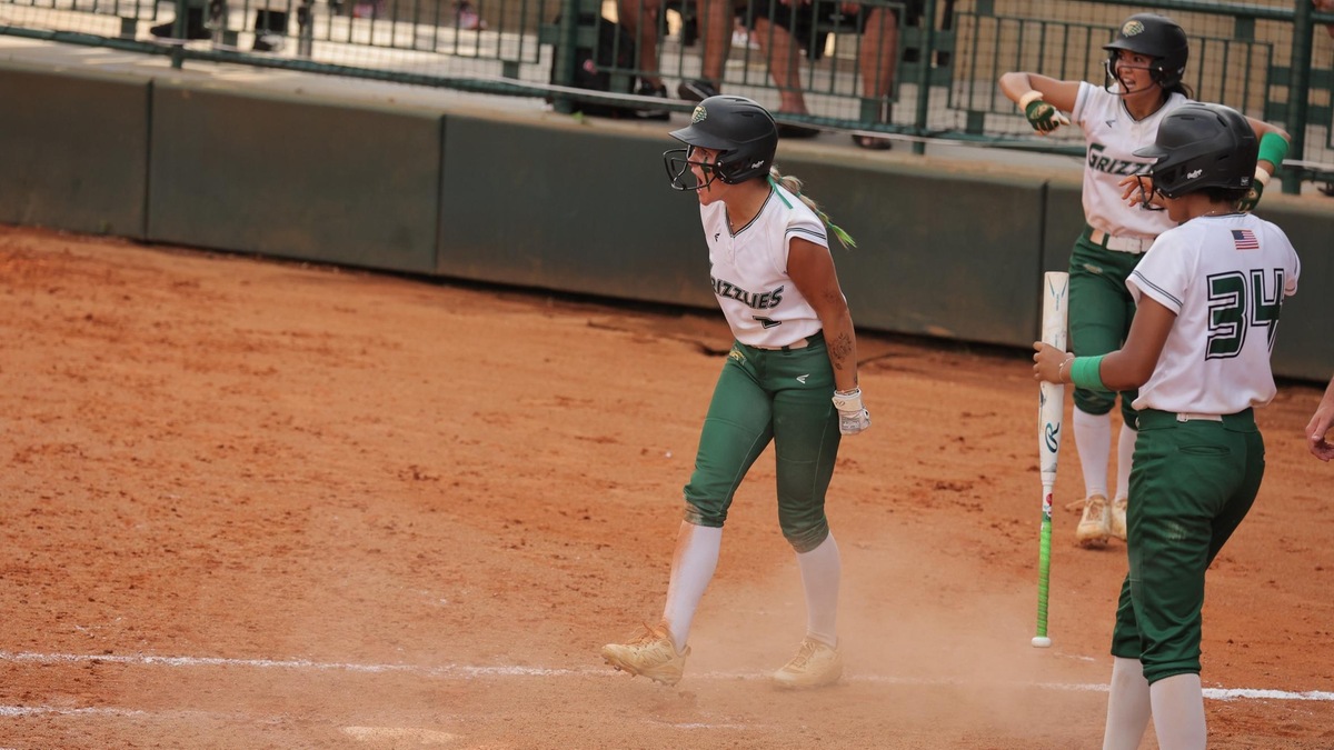 Grizzlies Advance In Elimination Bracket of NAIA Softball World Series
victorysportsnetwork.com/2025/05/27/gri…