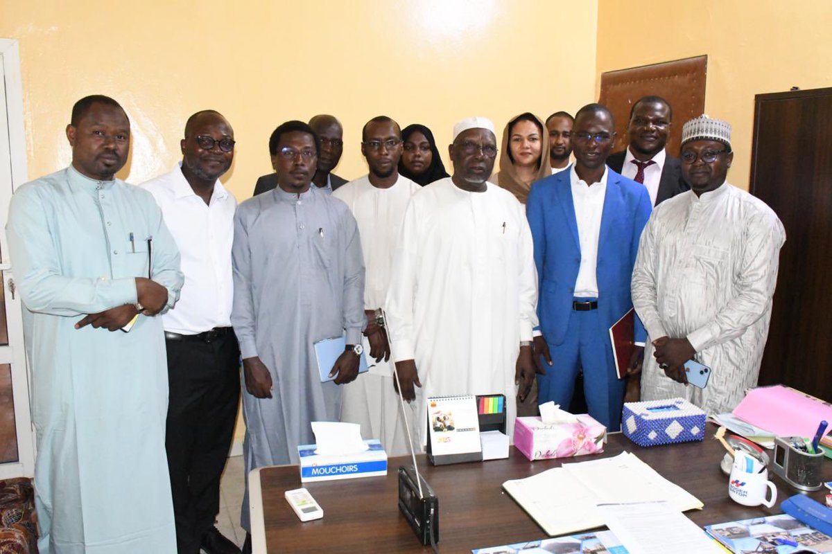 Dans le cadre de la SIEL, les auditeurs MPP ont visité l’ONG ADES. Accueillis par son DG, M. Abdel Hakim Tahir Arim, ils ont découvert les missions, projets et enjeux de la gestion de projets humanitaires au Tchad et à l’international.
#SIEL2025
 #ADES
 #Humanitaire