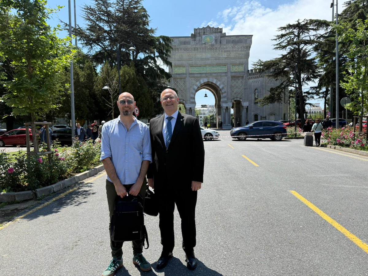 TBD İstanbul Şubesi Yönetim Kurulu Başkanımız Cemal Kıvanç Öner ve Y.K. Üyemiz Birden Tuluğ Siyahi, İstanbul Üniv. Bilgisayar ve Bilişim Teknolojileri Fakültesi Dekanı Sayın Prof. Dr. Şadi Evren Şeker'i ziyaret etttiler  #tbd #tbdistanbul #tbdgençistanbul #istanbulüniversitesi