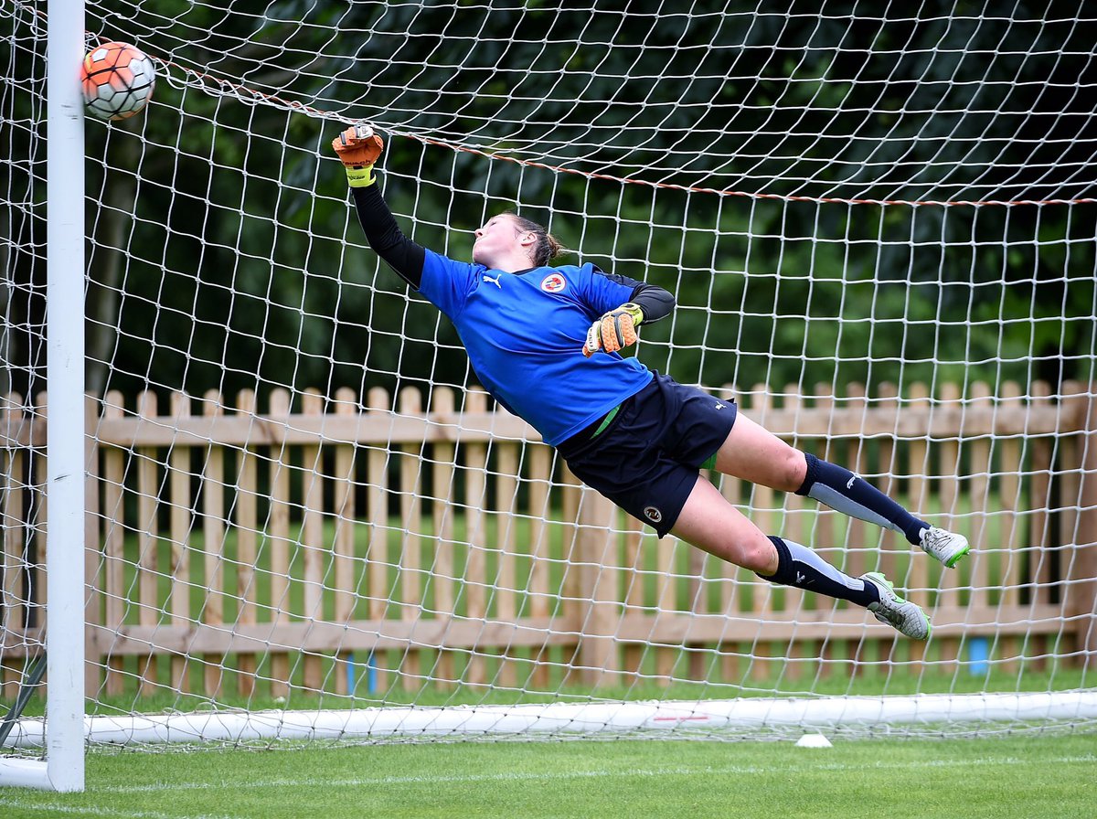 ReadingFCWomen's tweet photo. Former Royal, Mary Earps, has officially announced her retirement from international football. 

 Mary pulled on the keeper’s shirt for us during our WSL campaigns from 2016 to 2018.

She made a total of 37 appearances for the Royals under former manager Kelly Chambers.

Thank you and good luck for the future 💙 #readingfc