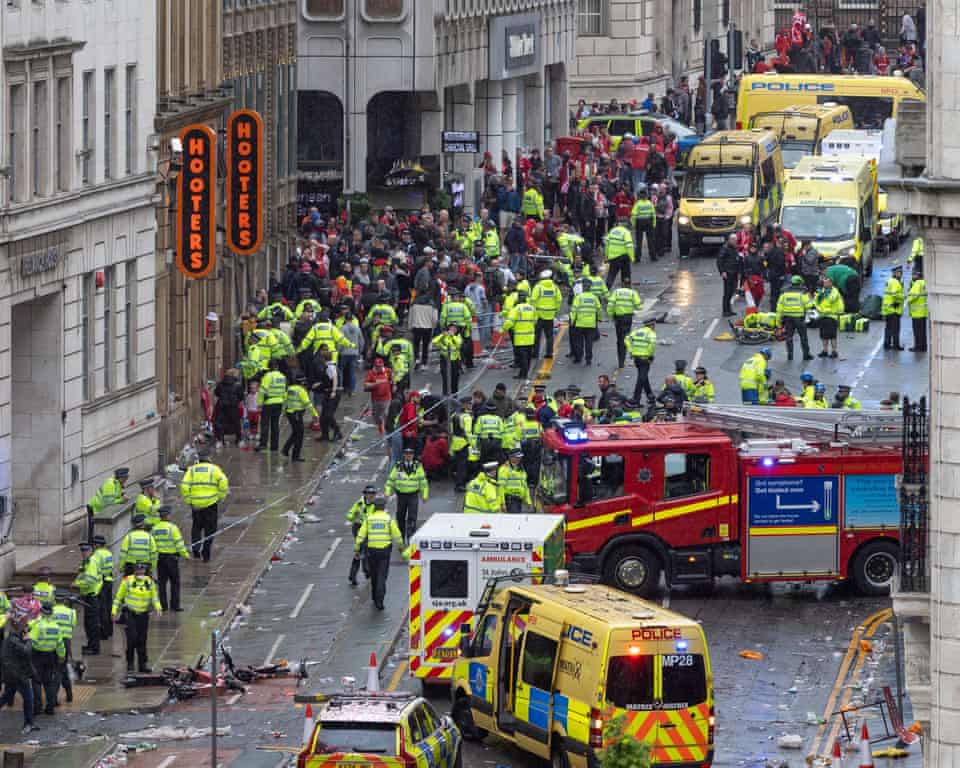 duchessdownunda's tweet photo. UK: Your government are releasing violent criminals early to free up prison space.
They arrested a 53 year old WHITE British male for the Liverpool incident. There's footage of a younger male driver with short brown hair in his 20's as the door of the van opened. Clearly not in his 50's.
Your government are protecting the criminals. Who do you think will fill up  those jail cells?
@RupertLowe10 @benhabib6
@JamesPGoddard90 @Iromg @katiewaissel24 @SkyNewsAust @elonmusk @JDVance