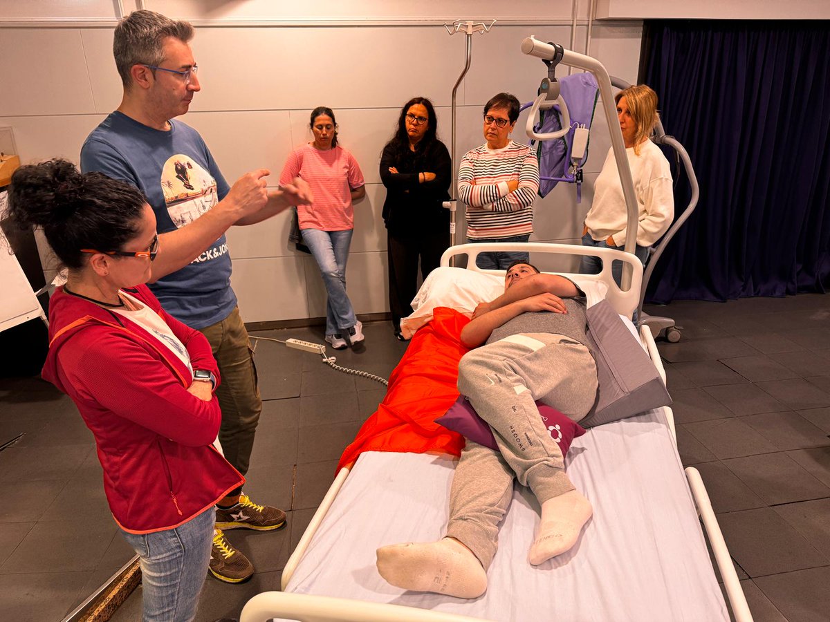 PUyHeridas's tweet photo. 🆕 Nueva edición del taller sobre Movilización Segura y prevención de eventos adversos relacionados con la integridad cutánea en el Hospital Verge de Meritxell del Servei Andorrà d'Atenció Sanitària SAAS impartido por Carles Salvadó i Joan-Enric Torra i Bou #PreventTraining https://t.co/xNSulfIkuY