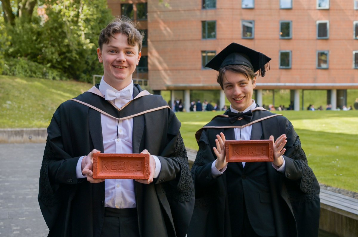 At graduation, our students can take a piece of Keble with them. Fortunately, these bricks are made of foam. The real ones are staying put! By getting their brick, graduates also support current students and the future of Keble through the Talbot Fund 🧱

#KebleCollege #DegreeDay