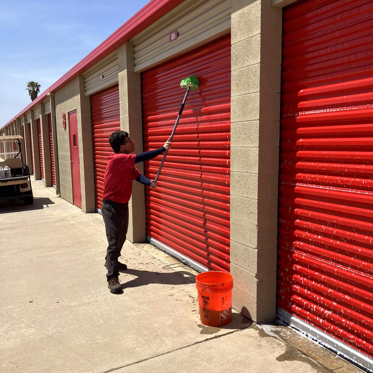 SPStorage's tweet image. Clean facility. Secure storage. Happy customers. That’s how we do it at SPS! ✨🔒 #SecurityPublicStorage #MorenoValley