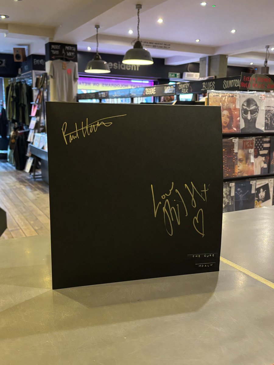 Remember to enter our <a href="/thecure/">The Cure</a> remix acetate competition signed by <a href="/orbitalband/">Orbital</a> !

All donations will go to <a href="/warchild/">War Child</a> ❤️

Entry here: resident-music.com/productdetails…

You have until midday 9th June to enter and win this incredible piece of <a href="/thecure/">The Cure</a> history!