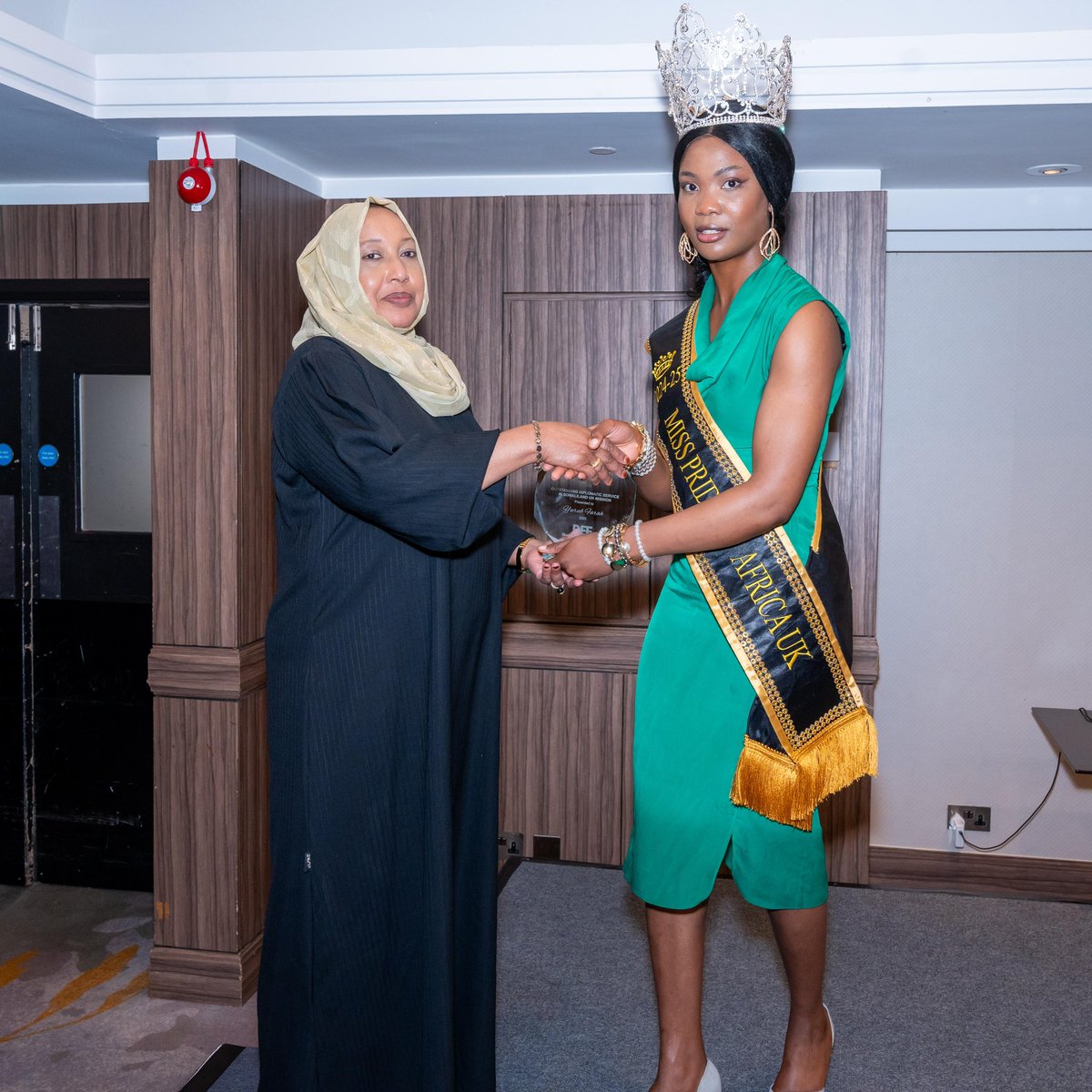 I’m extremely humbled to receive an outstanding Diplomatic Service in Somaliland UK Mission at the Diaspora Economic Forum, Africa Day,25th of May 2025 at Hilton hotel, London. It’s a team effort <a href="/SomalilandinUK/">Somaliland UK Mission</a> <a href="/MariamHRabi1/">Dr Mariam Haji Rabi (MD,MPH).</a> <a href="/MoICNG/">Ministry of Information│Republic of Somaliland</a> <a href="/min_abdirahman/">Abdirahman Dahir Adam</a> <a href="/Rakhiaismail/">Rakhia Ismail</a>