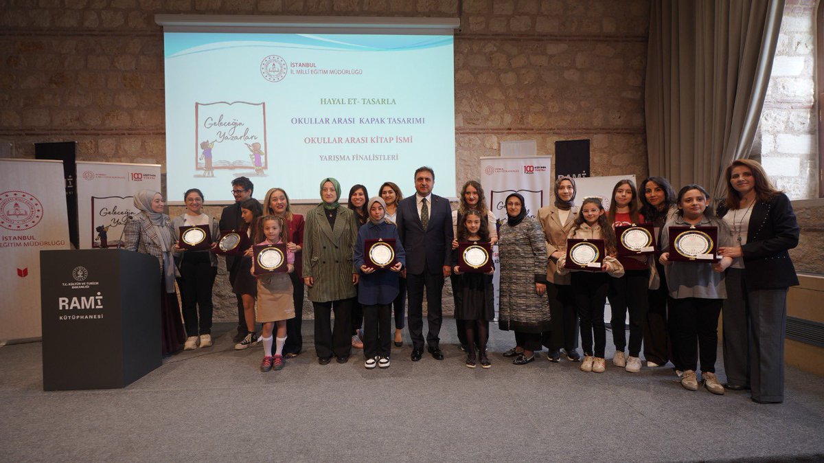 Geleceğin Yazarları Projesi kapsamında okullar arasında düzenlenen ''Hayal Et- Tasarla Kitap Kapağı Tasarım ve  İsmi'' yarışmasında il birincisi olan Fatma Süslügil İlkokulu, Rami Kütüphanesi'nde düzenlenen törenle birincilik ödülünü İl Müdürümüz Murat Mücahit Yentür' den aldı.