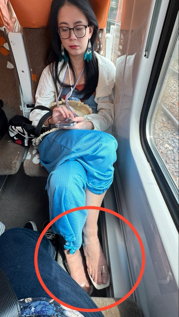XenoAus's tweet photo. She needed the leg room for both seats and would not share  #badmanners #sncf #cotedazure #etiquette #train #noclass https://t.co/VGEpb2HnAY