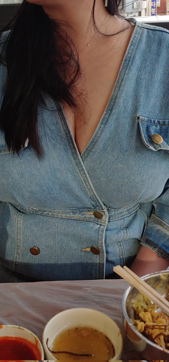 고향 부산이 좋다.
오늘 형수님 만나서 시간 보내다.
항상 많이 아껴주고 이런저런 얘기 해주고 좋다.
나에게 힘이 되어주는 분.