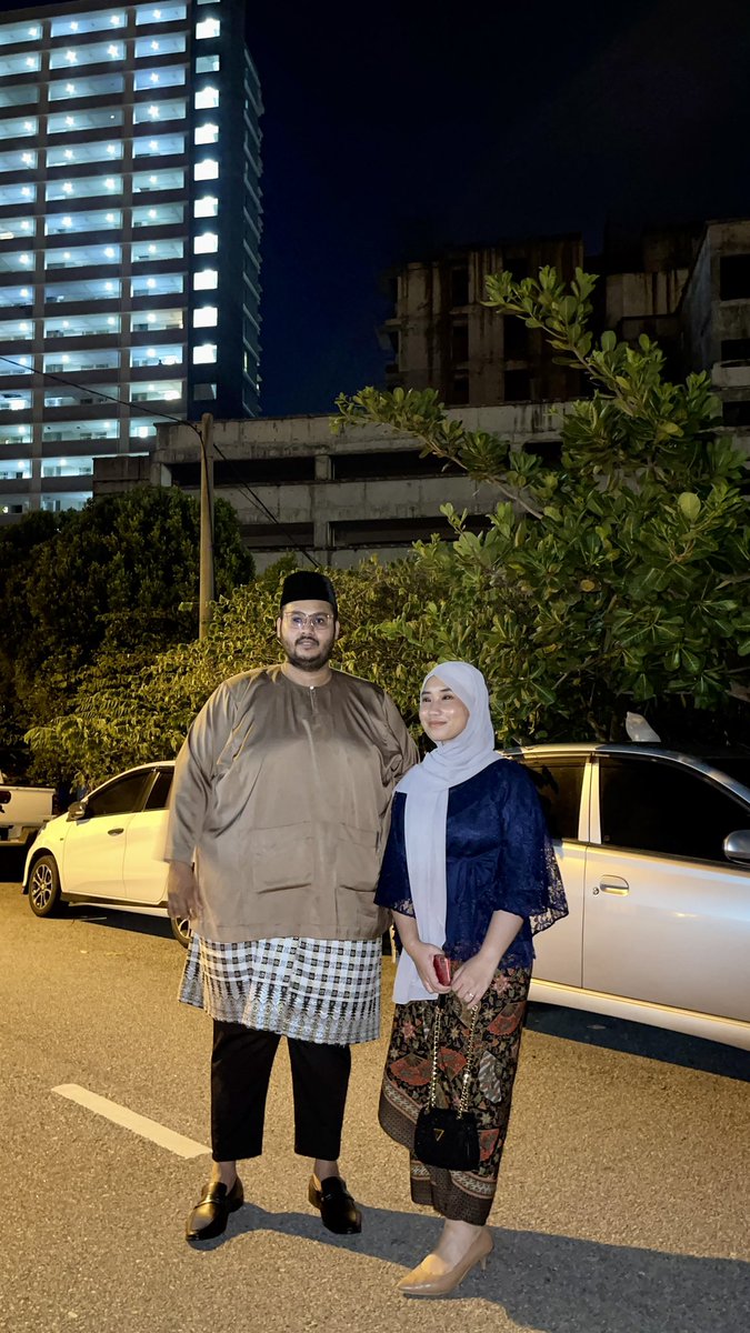 RifdiAmri's tweet photo. Dia terima aku disaat berat aku hampir mencecah 200kg saat aku berada pada titik terendah dalam hidup aku, dia always ada dengan aku bagi semangat and now I’m giving her the best version of myself ❤️

Kepada mereka diluar sana yang macam aku, tolong jangan give up please 🥹 https://t.co/4YJtizoB1D