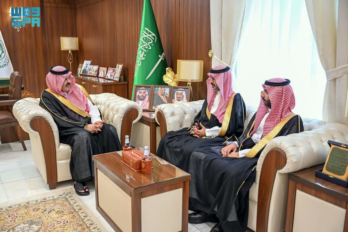 SPAregions's tweet photo. أمير حائل يستقبل مدير فرع وزارة الصحة بالمنطقة والمدير التنفيذي لقطاع الشمال بهيئة الصحة العامة.
https://t.co/hKOjU76bWq
#واس_عام https://t.co/B3cRJD2OD4